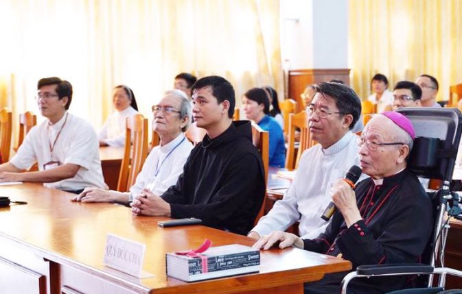 Đức Cha Đaminh Nguyễn Chu Trinh trong buổi Lễ Trao Giải VHNT Đất Mới